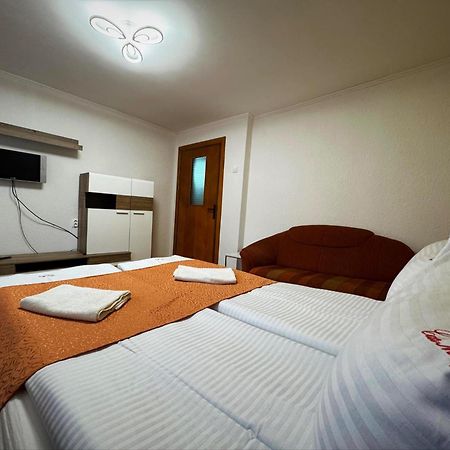Hotel Casa Mary Haţeg Esterno foto