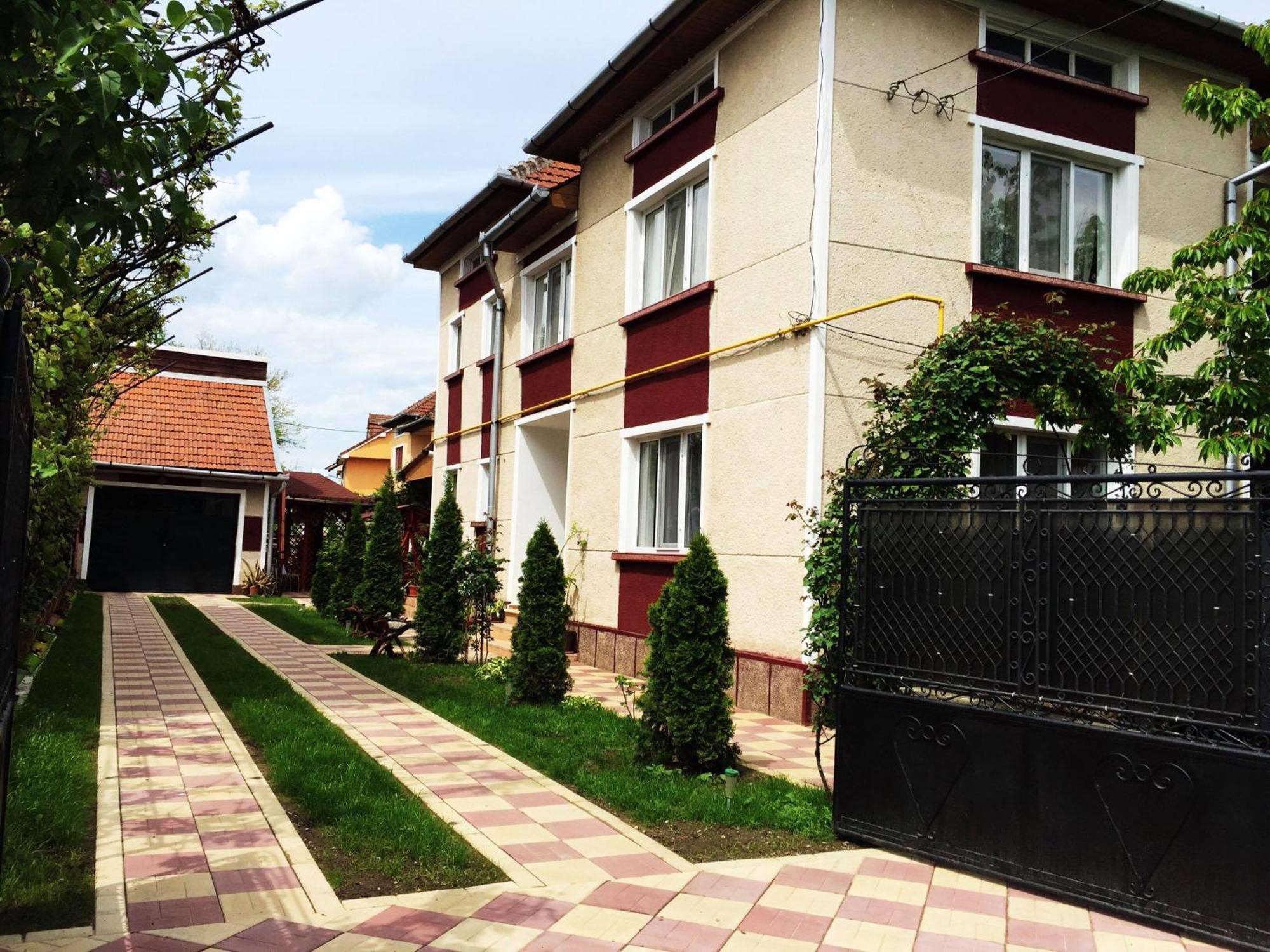 Hotel Casa Mary Haţeg Esterno foto