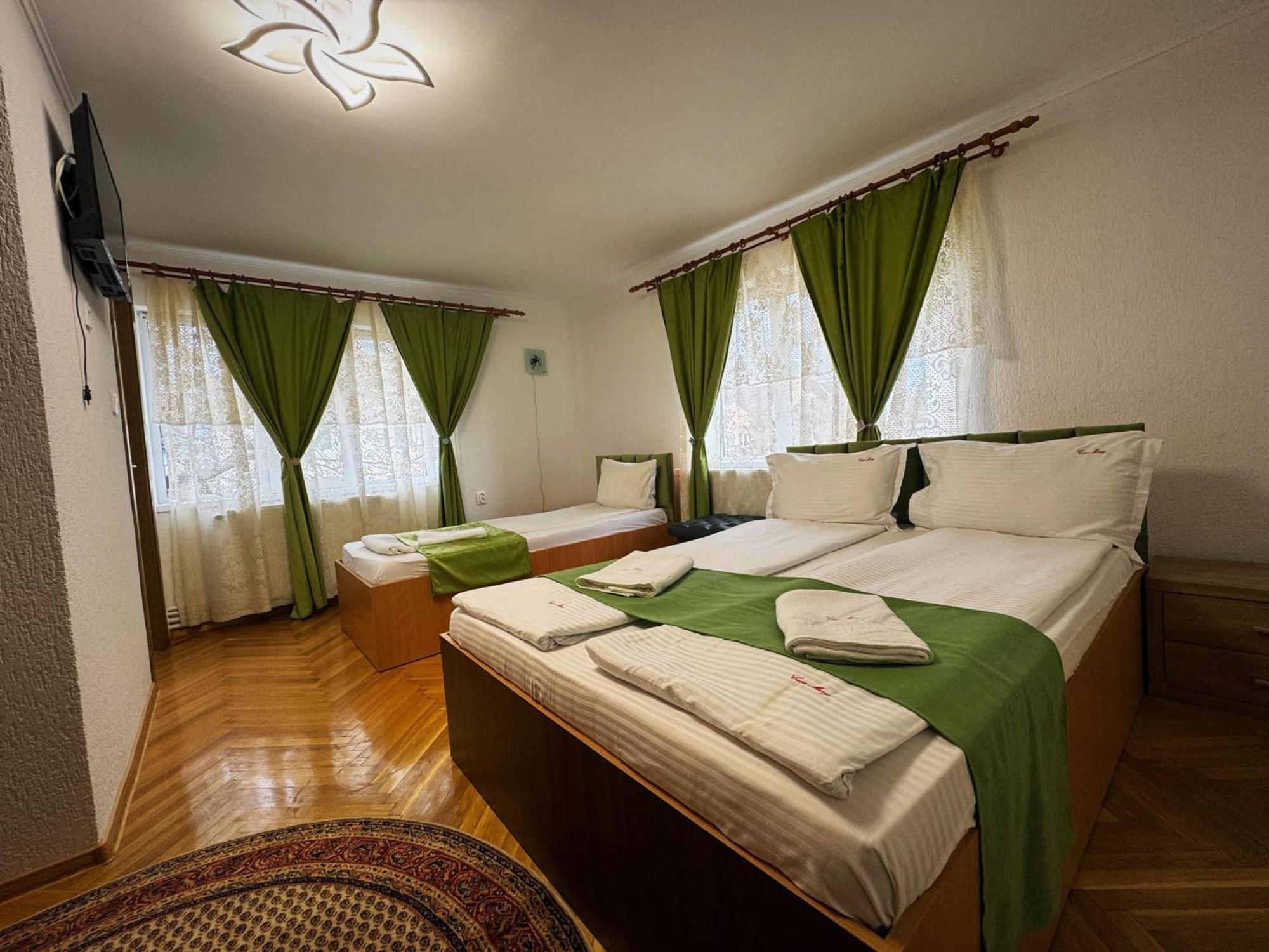 Hotel Casa Mary Haţeg Esterno foto